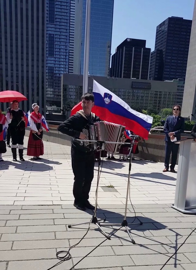 MartinTezakNationalAnthem 2016-06-24