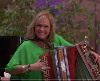 MysteryArtistLynnMarieHrovat